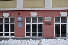 Входная группа Ижевский медицинский колледж (медучилище), им. Героя Советского Союза Ф. А. Пушиной МЗ УР.  Красногеройская,  12